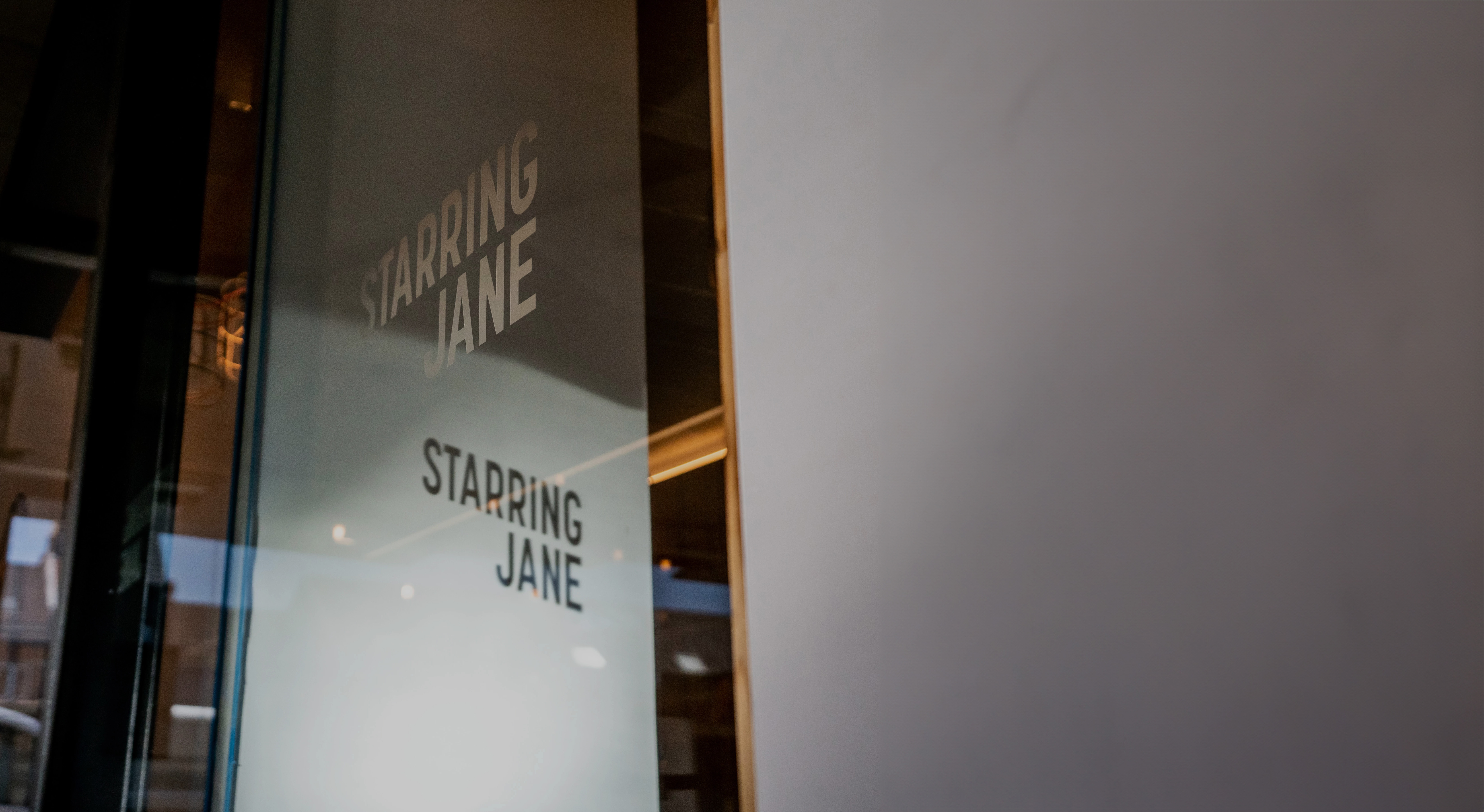 <span  class="d-block animate__animated animate__slideInLeft"><span>Digitale partner voor</span></span><span  class="d-block animate__animated animate__slideInRight"><i>organisaties</i></span>